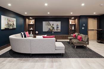 Entertainment lounge
